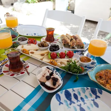 Oda ve Kahvaltı Cynara Alacati 2*
